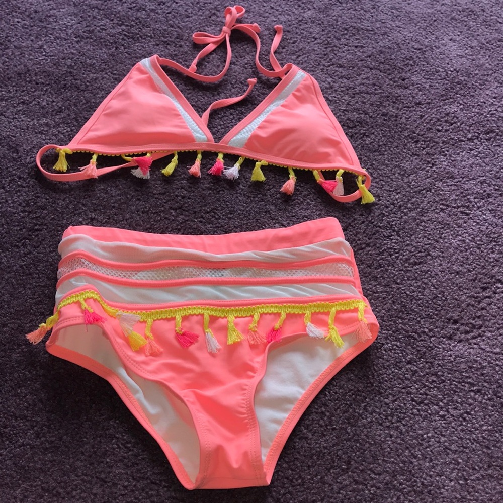 High waisted bikini bottoms with tassel